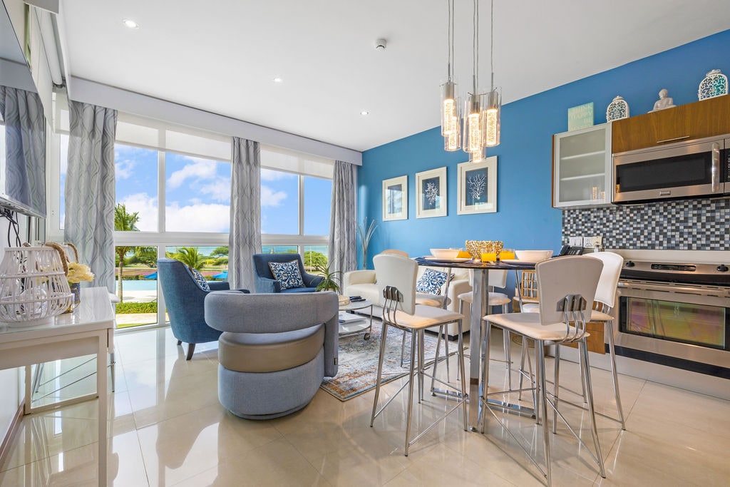 Living room & Dining table