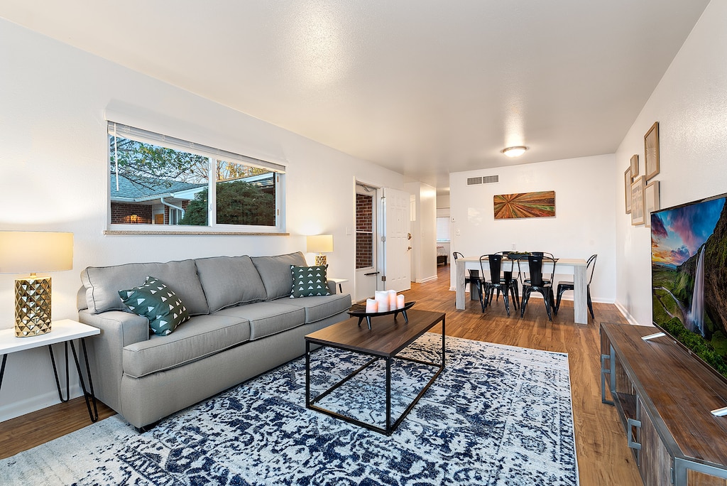 Dining Area | Seats 6