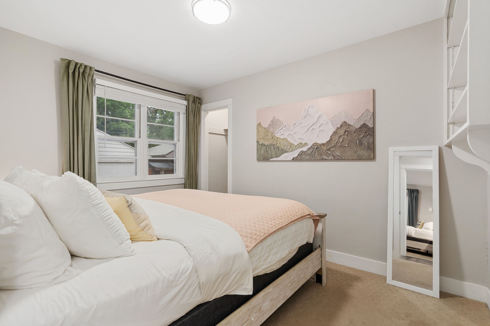 Bedroom 2 | King Bed with Walk-in Closet