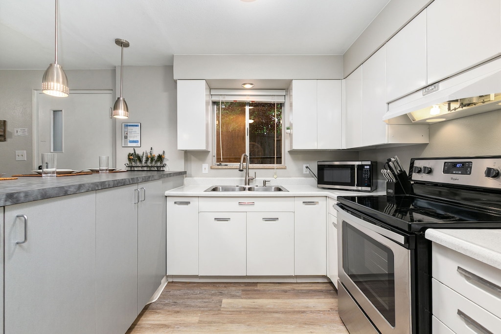 Kitchen | Everything you need for a comfortable stay!