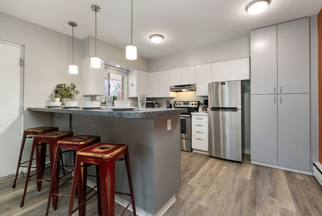 Kitchen and Bar | Seats 4