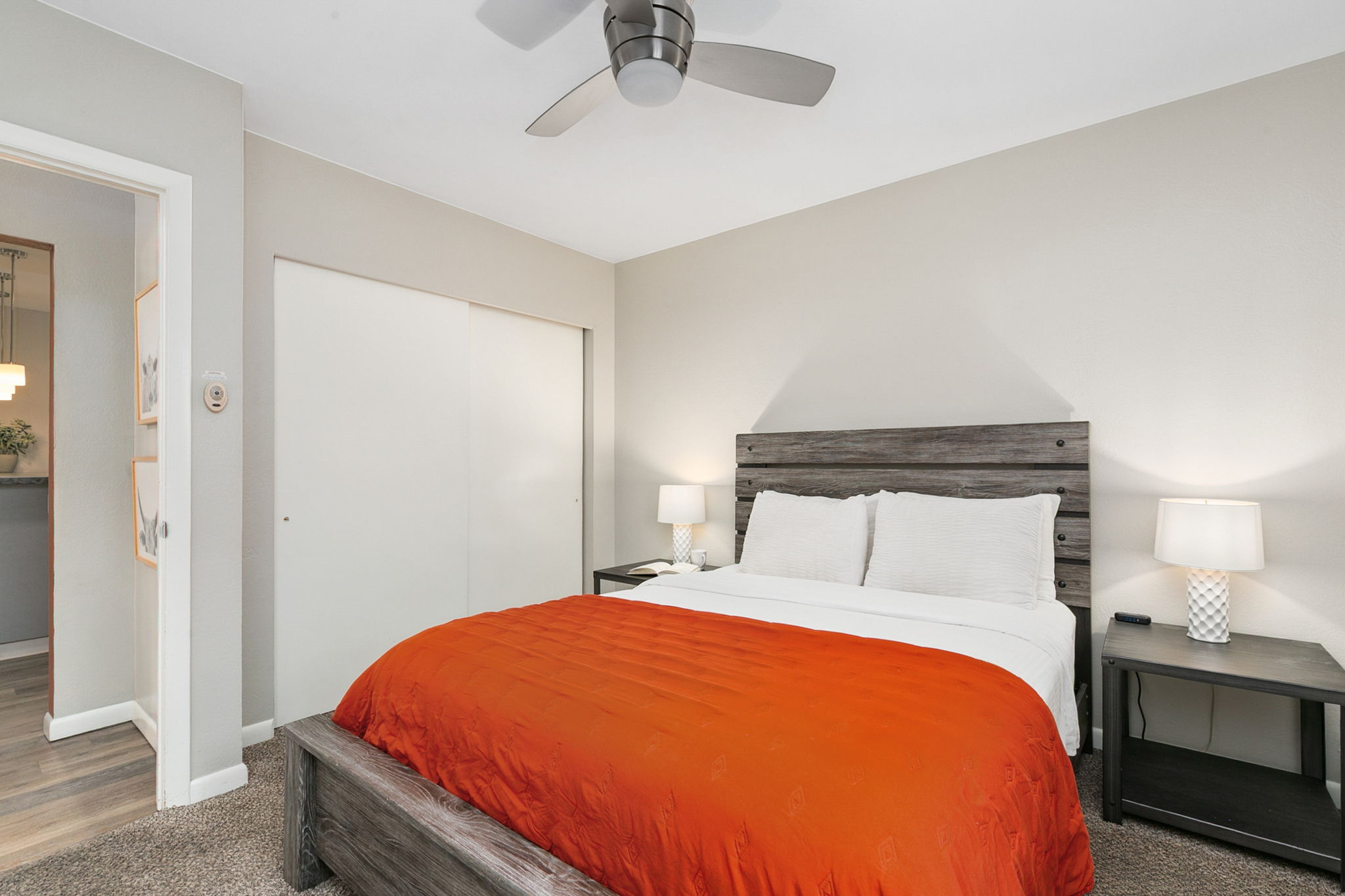 Bedroom 1 | Queen Bed