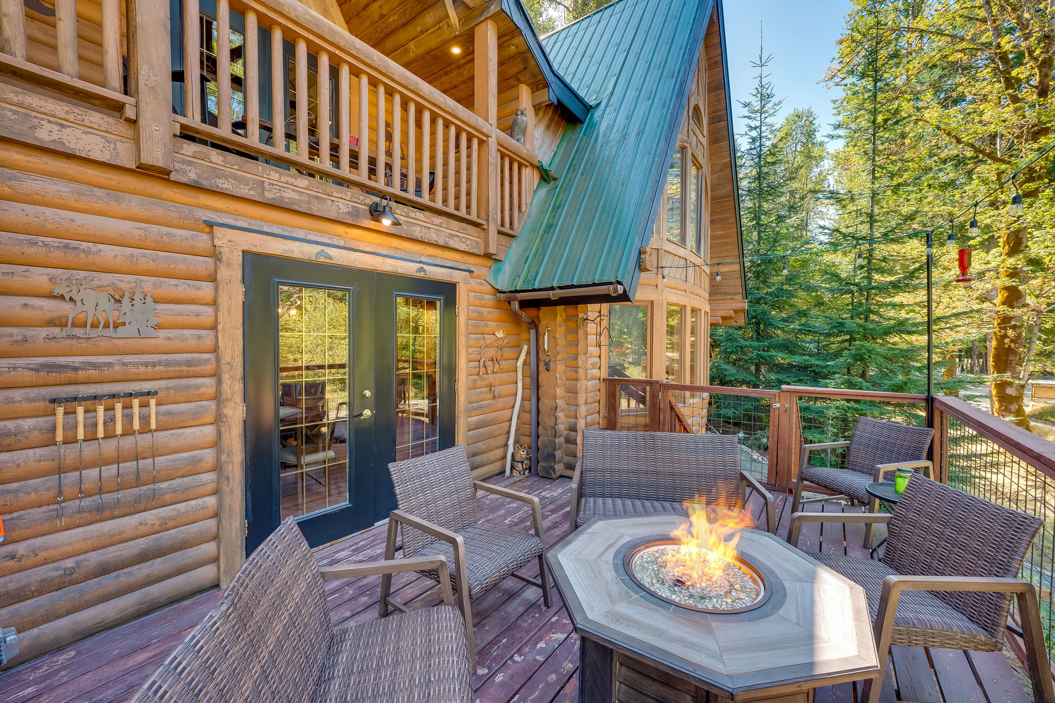 Property Image 2 - Spacious Packwood Cabin w/ Hot Tub - Near River