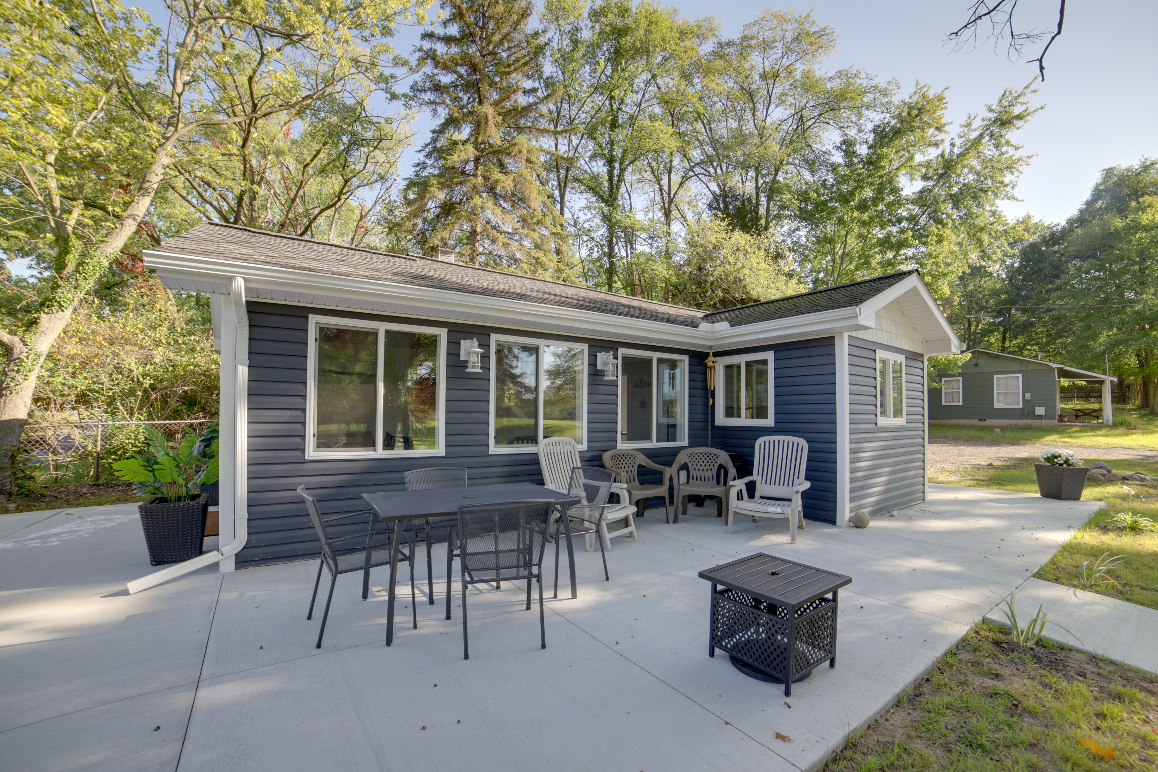 Stylish Grass Lake Retreat - Steps to Park!