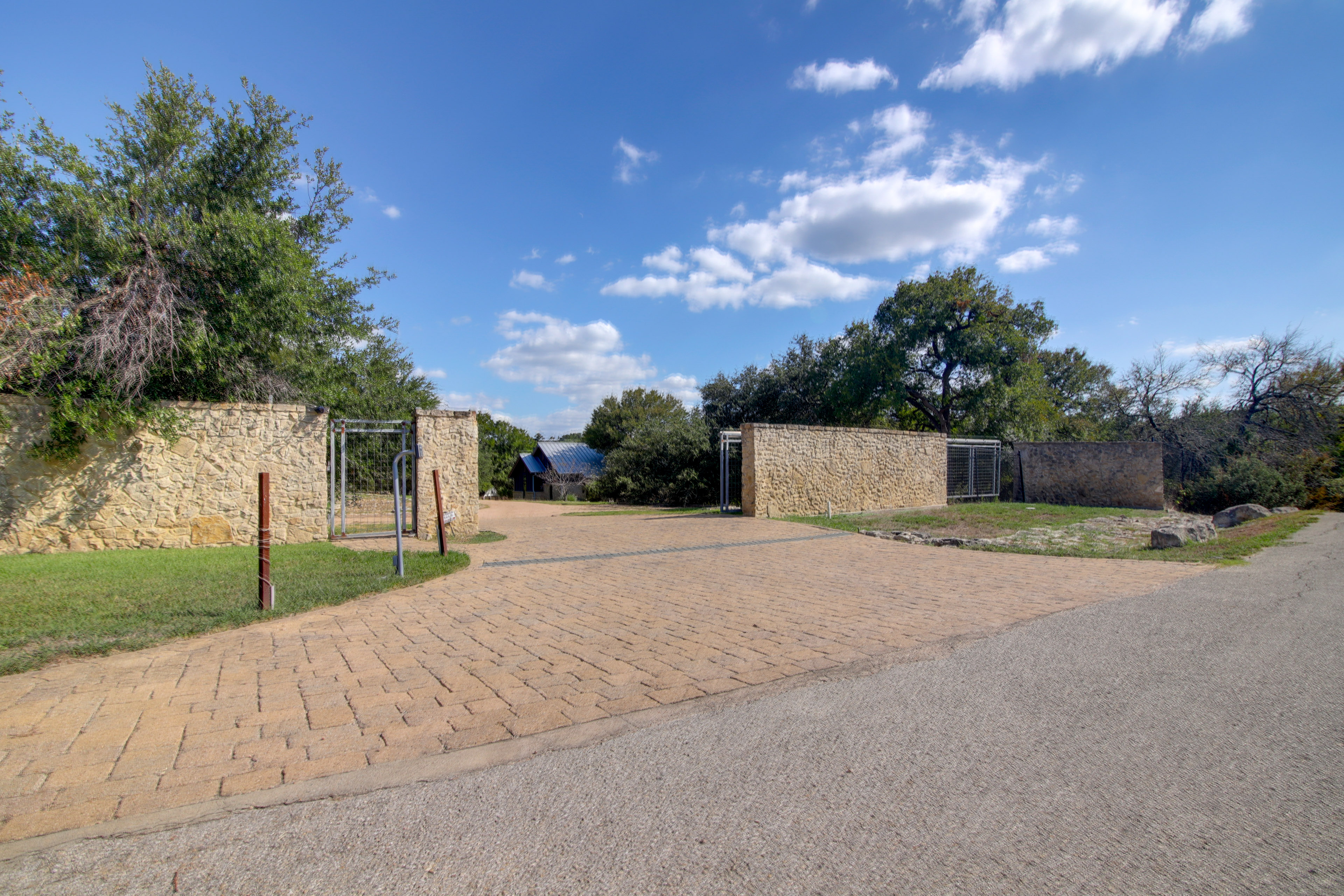 Property Image 1 - Sprawling Austin Estate w/ Pool & Fire Pit