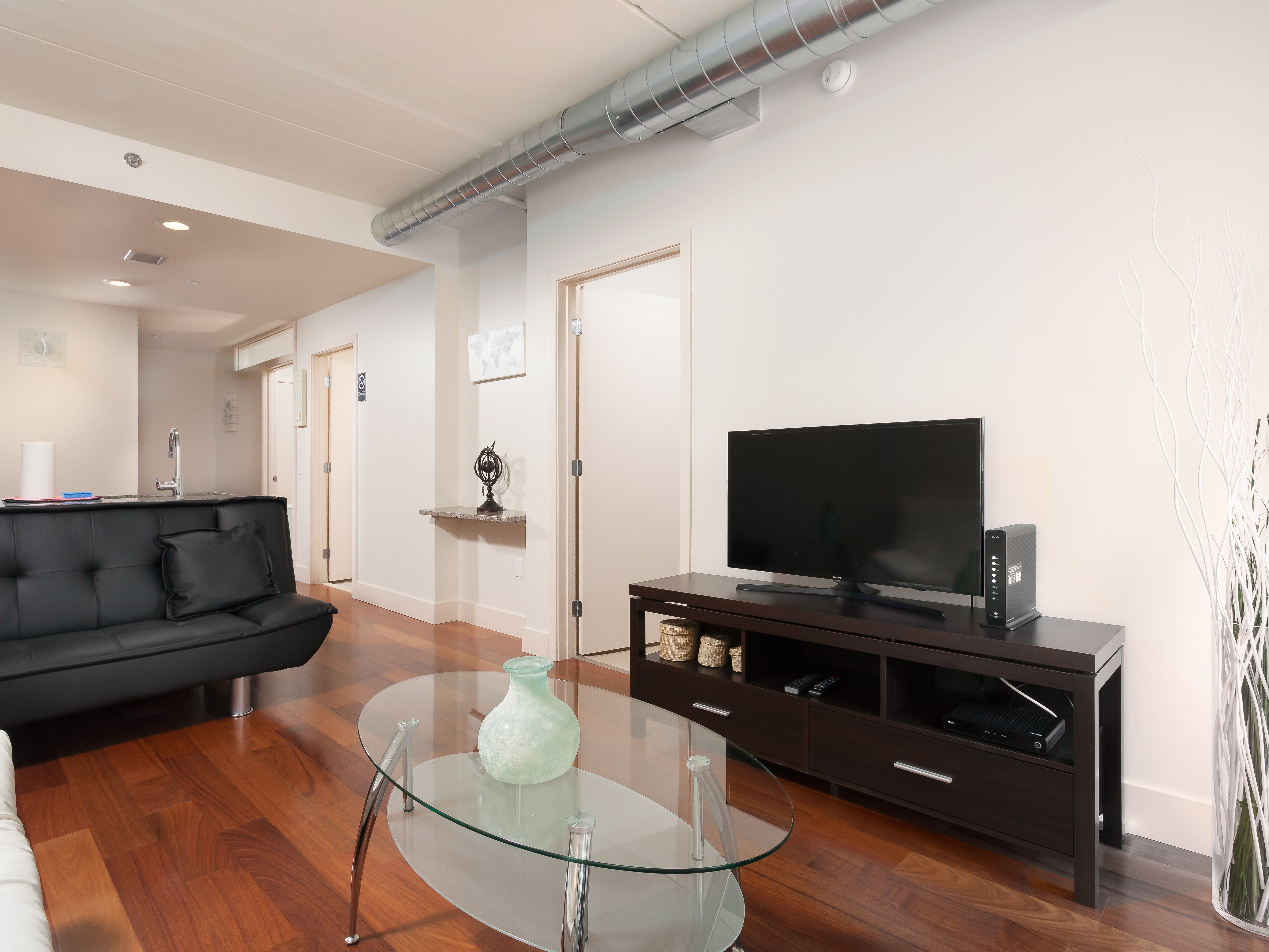 Property Image 2 - Fully Furnished 2 Bedroom 1 Bathroom Apartment near Rittenhouse