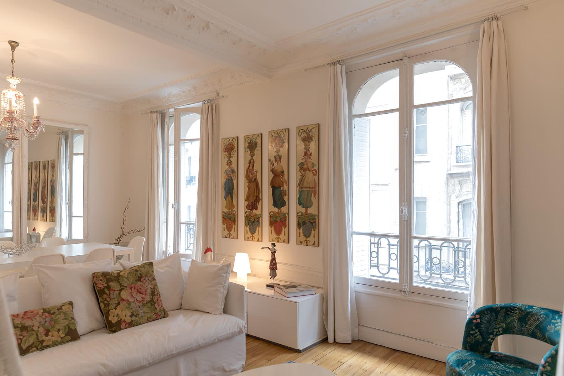 Property Image 1 - White Sacré I Beautiful 2-Bedroom in Montmartre