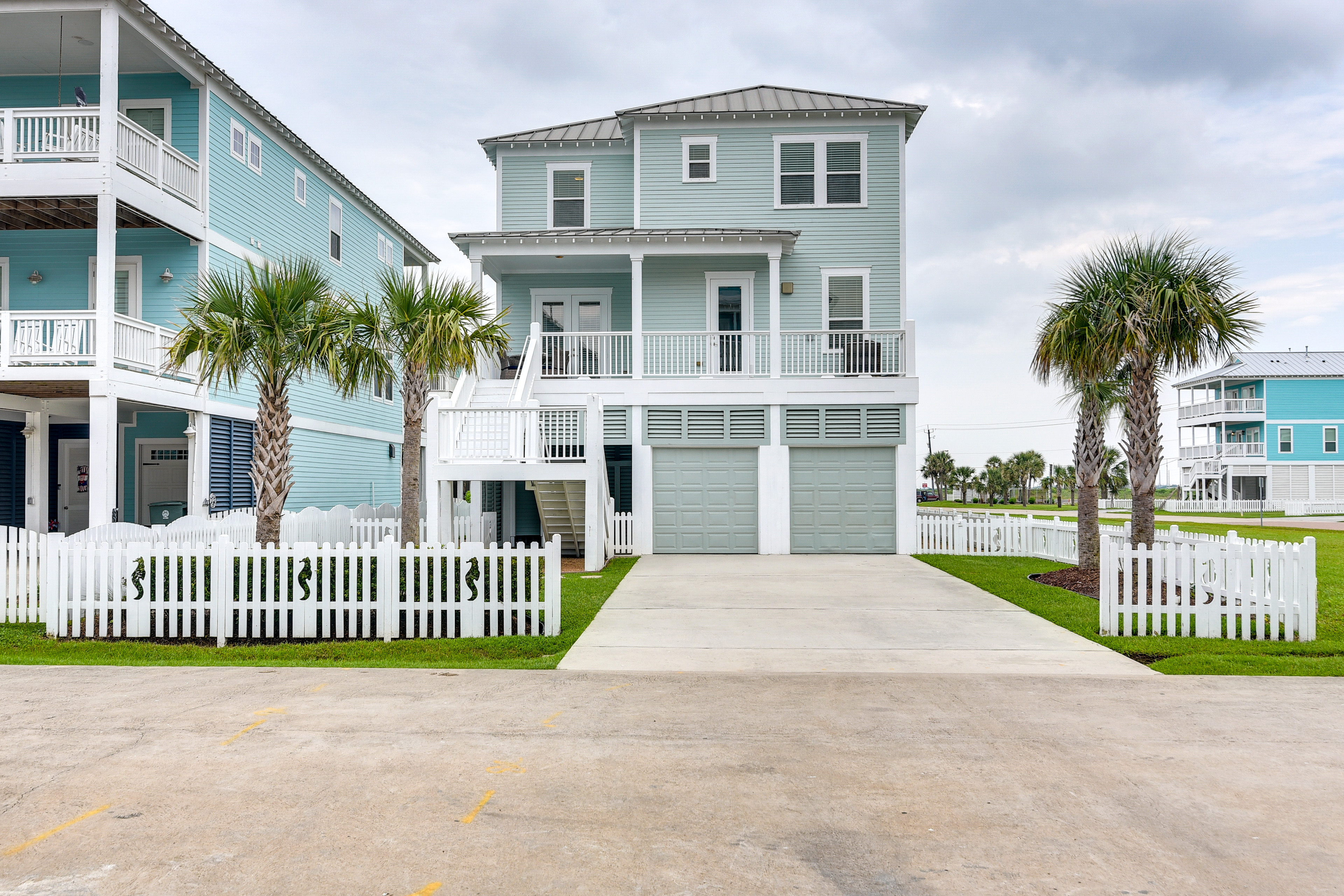 Property Image 1 - Galveston Beach House w/ 2 Decks - Walk to Ocean!