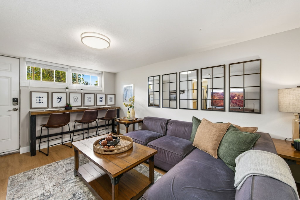 Living Room with Smart TV and Breakfast Bar | Seating for 3!