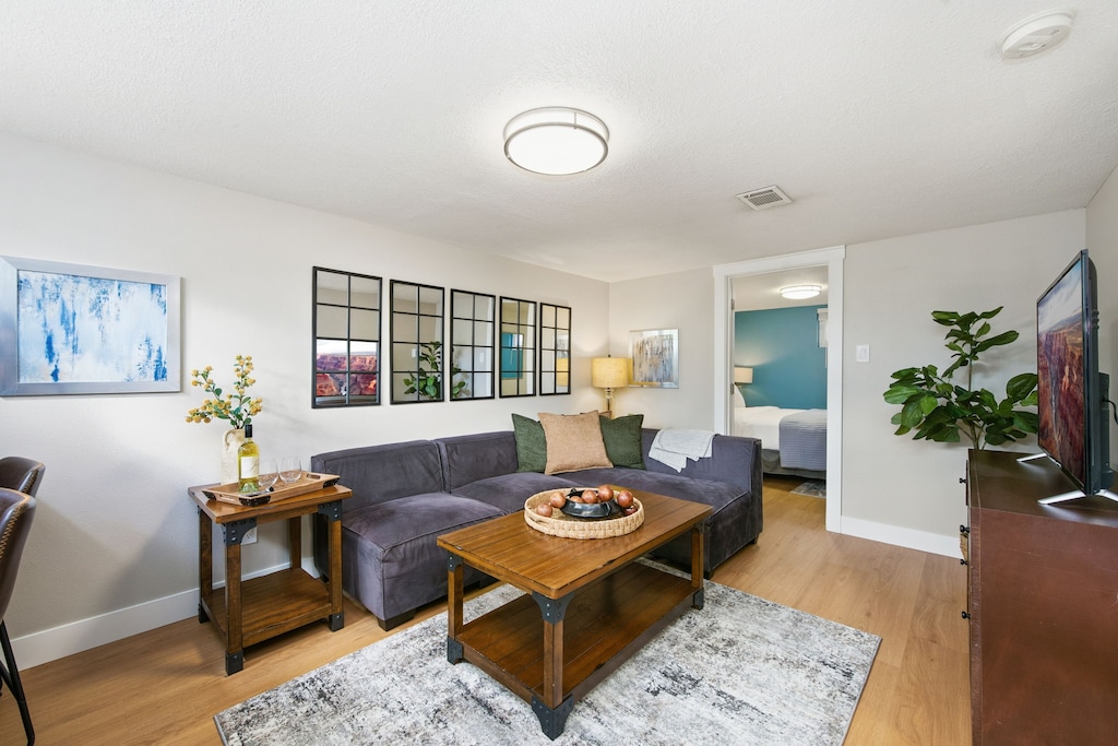 Living Room with Smart TV and Breakfast Bar | Seating for 3!