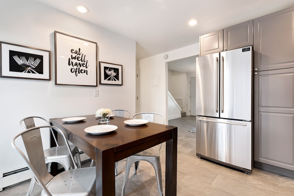 Dining Table | Seats 4