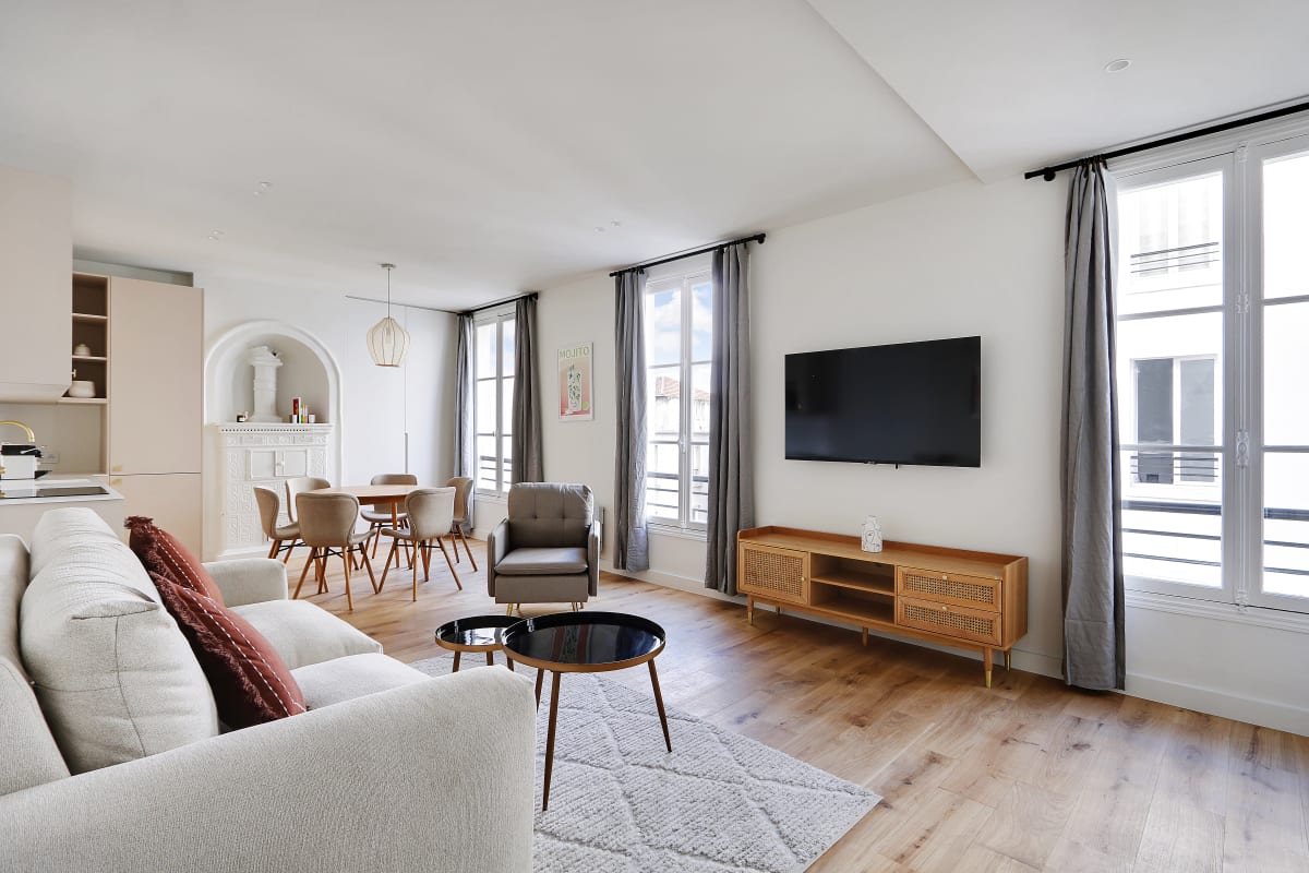 Property Image 2 - A Refined 2-BR/2BA in Opéra / Grands Boulevards