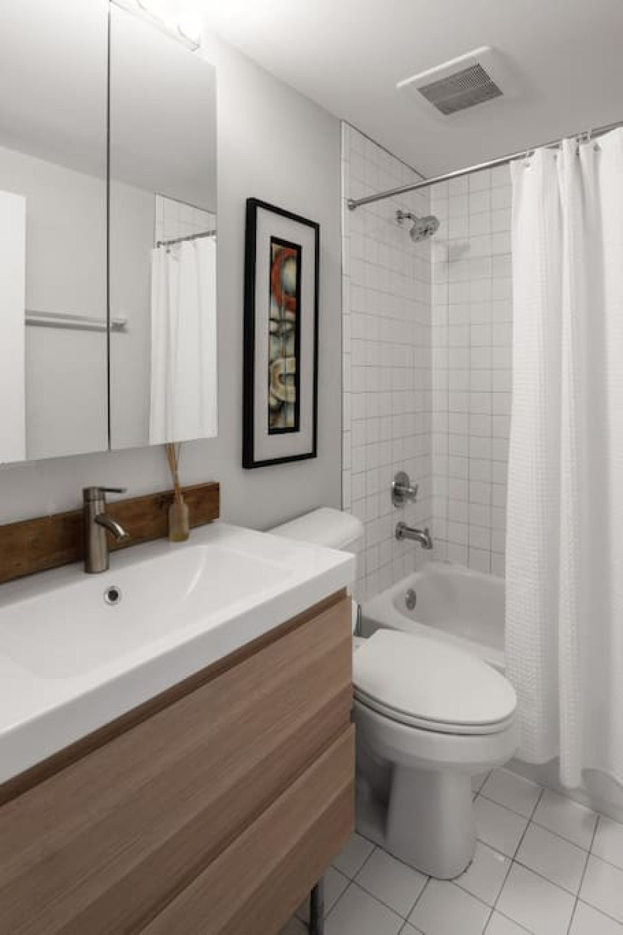 Walkable OTR 2BR/1BA | Amazing Sunlight