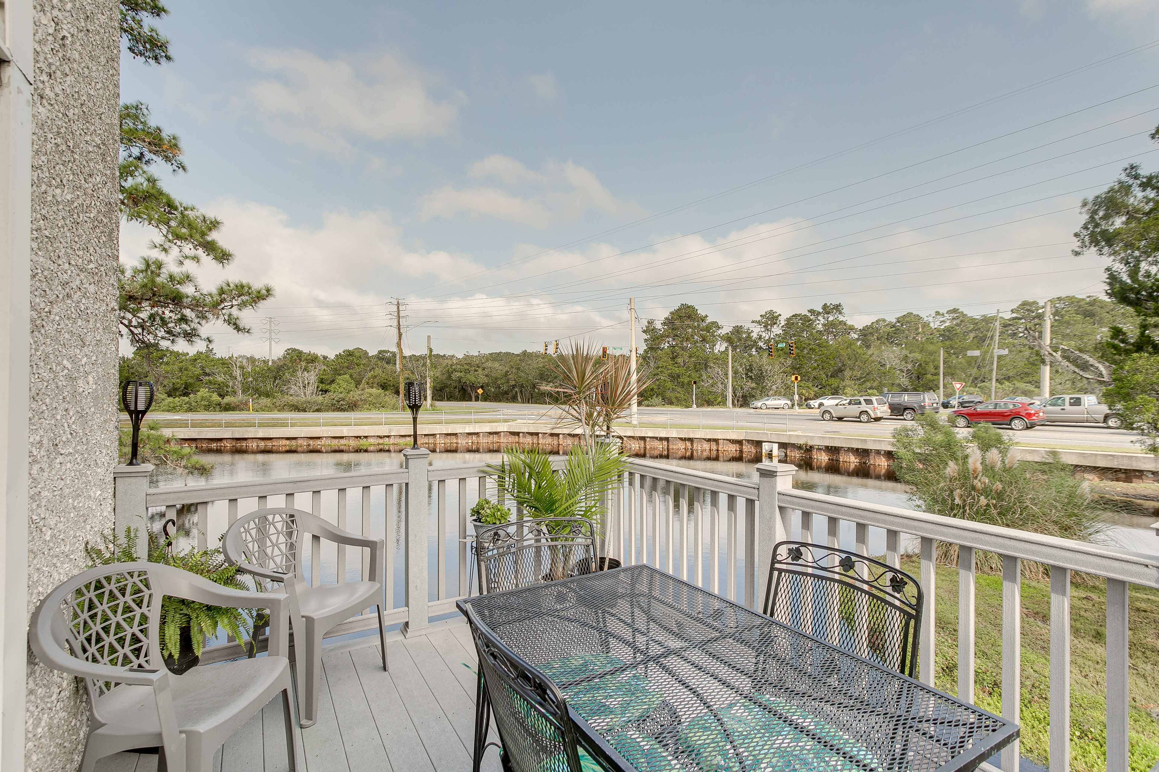 Property Image 1 - Coastal St Simons Retreat Near Gascoigne Bluff!