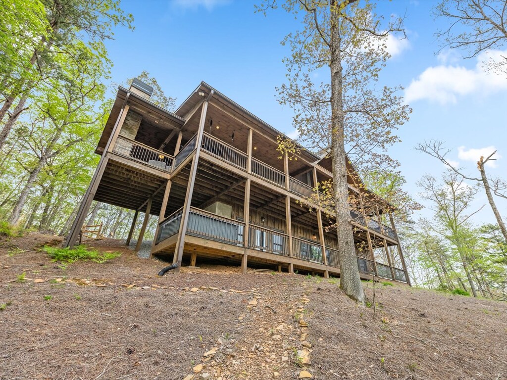 The Bird's Nest - Back View of Cabin