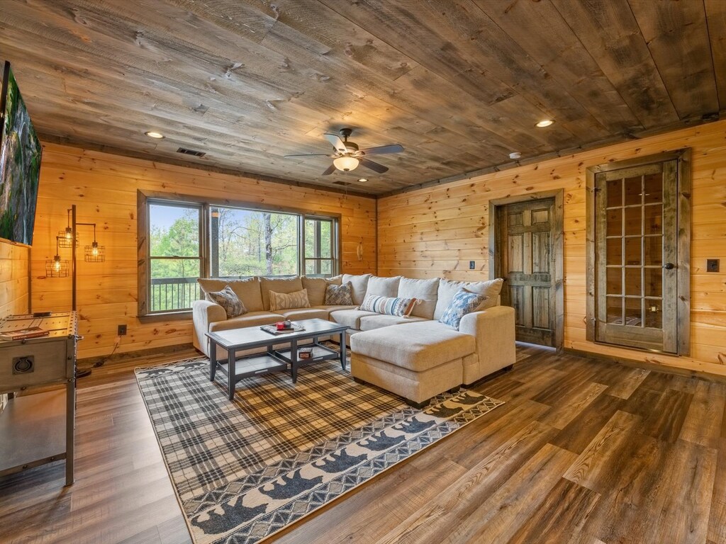 The Bird's Nest - Lower Level Entertainment Area