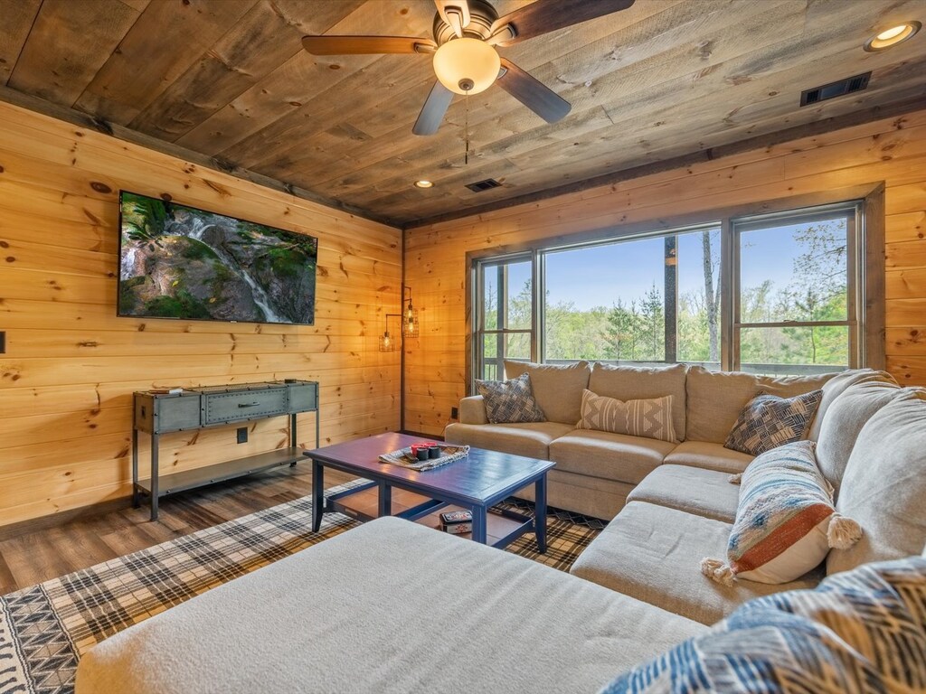 The Bird's Nest - Lower Level Entertainment Area