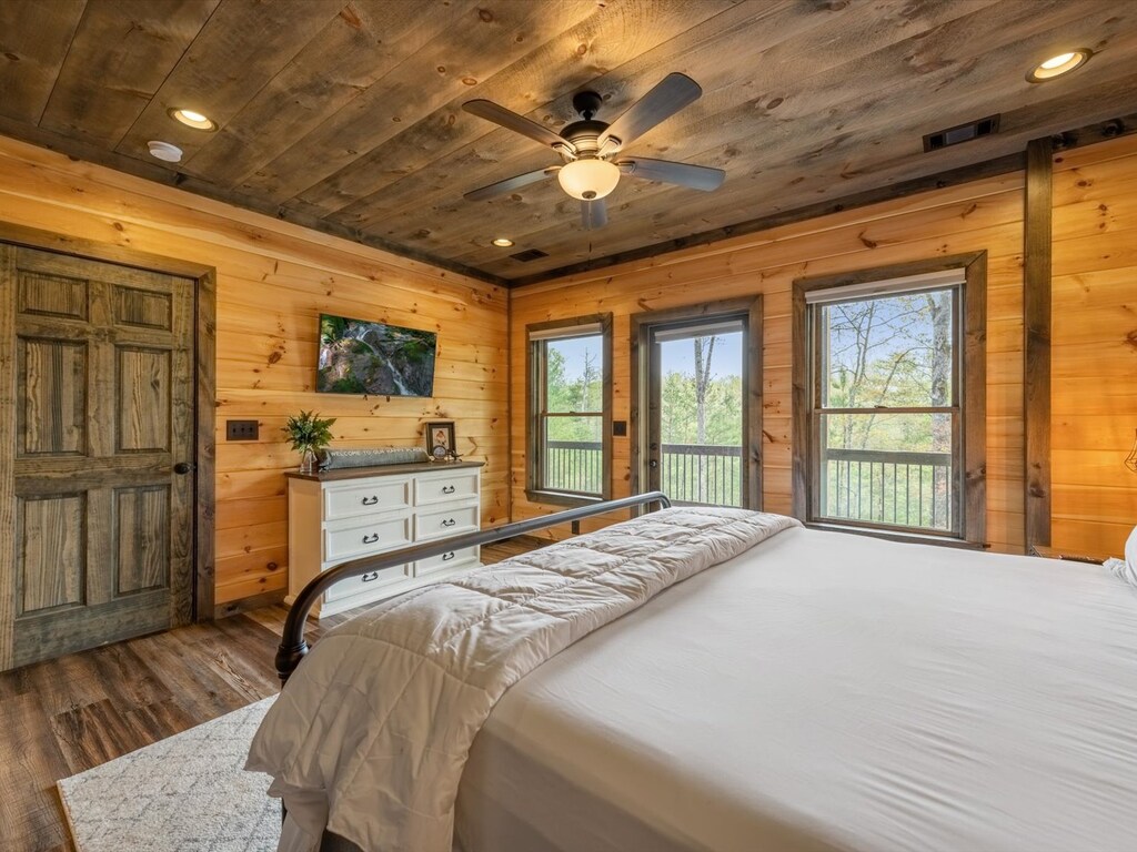 The Bird's Nest - Lower Level Guest King Bedroom