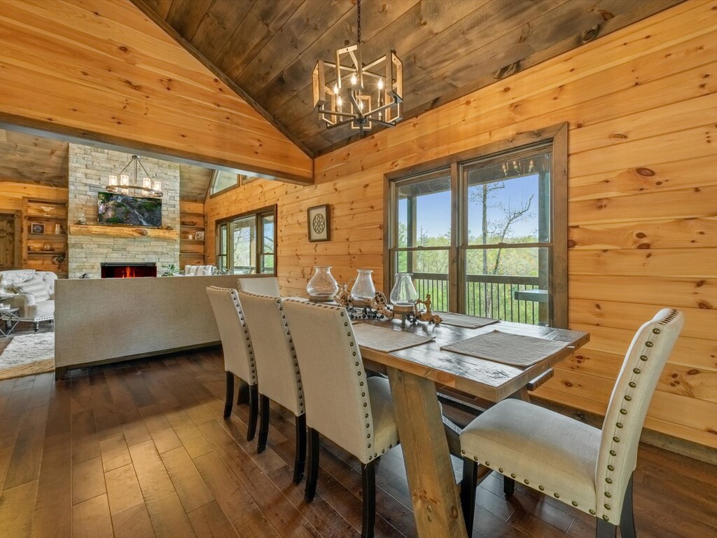 The Bird's Nest - Dining Area