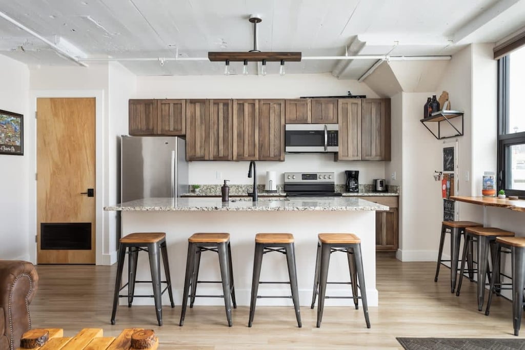 There's room for 8 at the counter tops