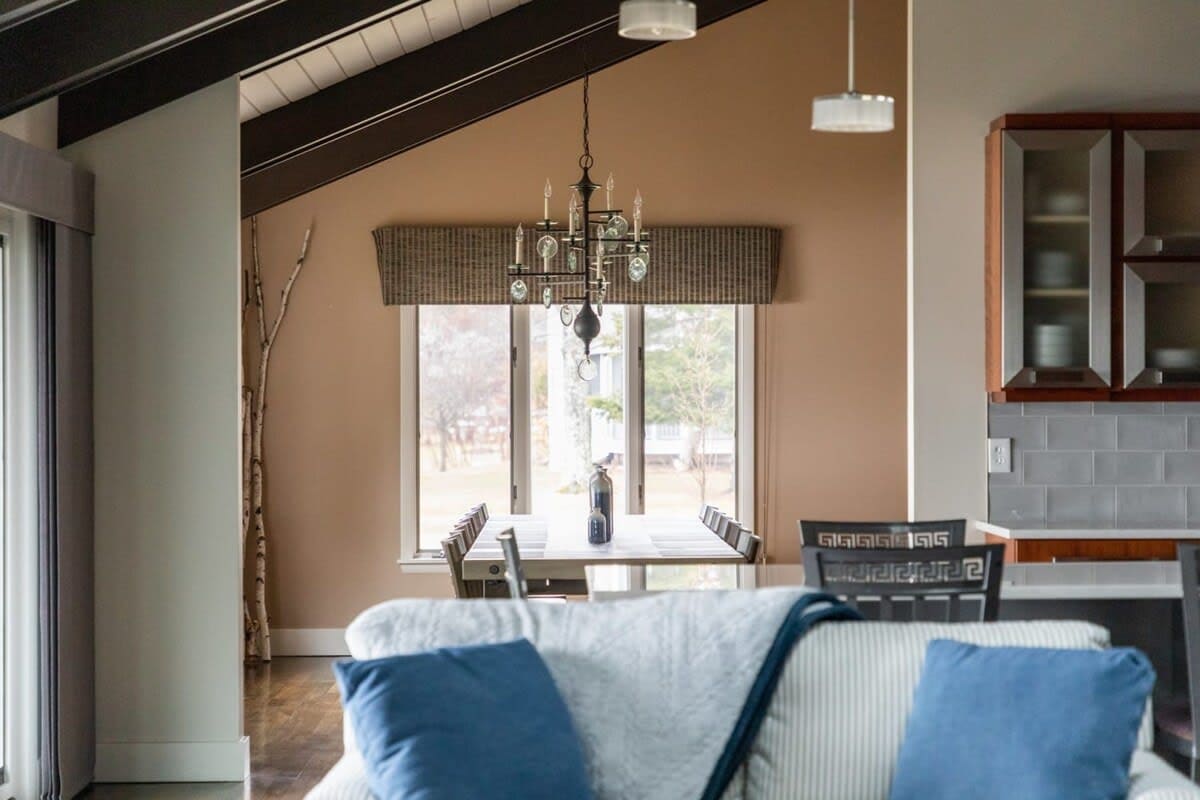 Sandbar Cedar Cottage on Lake Leelanau