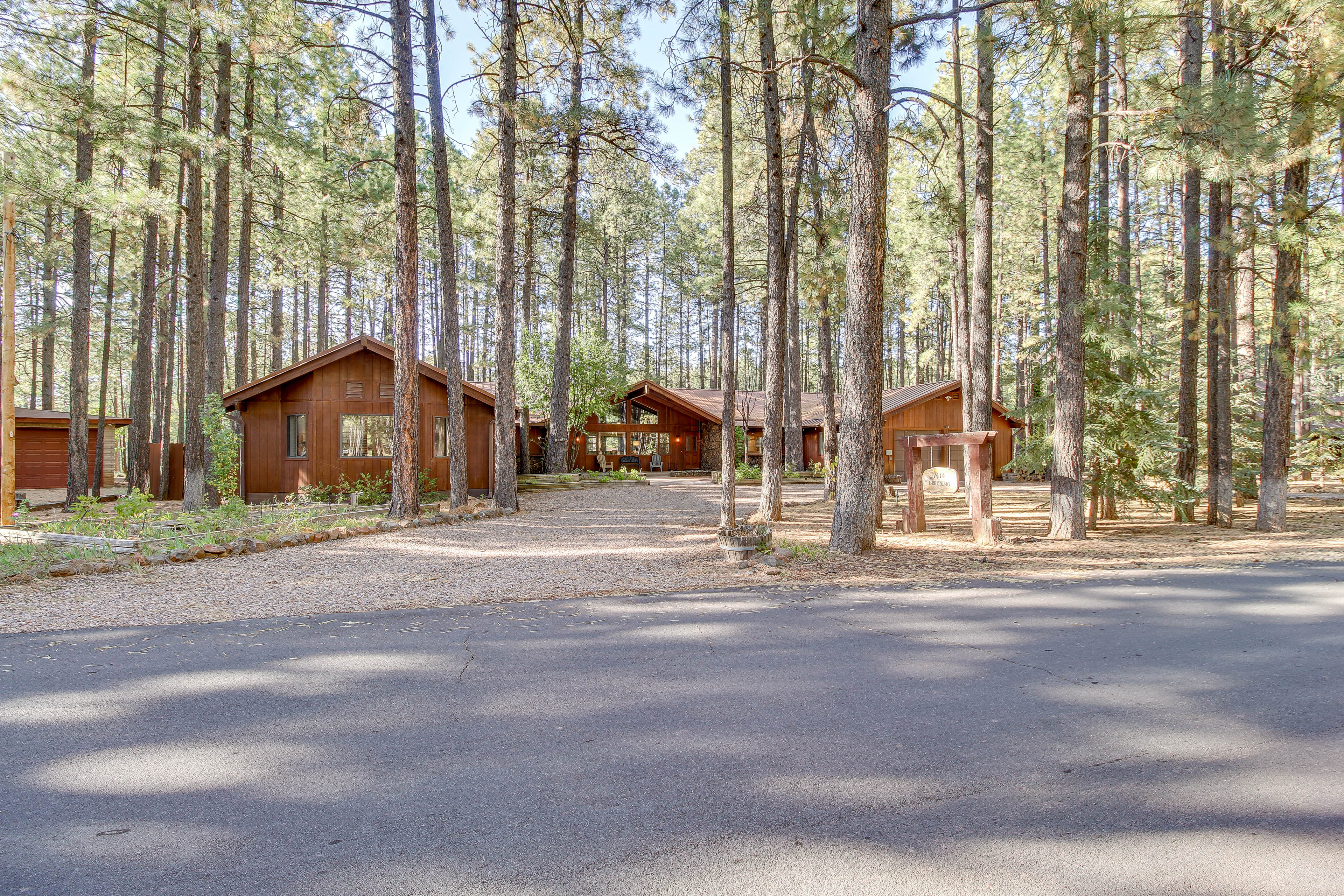 Property Image 1 - Pinetop Cabin w/ 2 Fireplaces & Hot Tub!