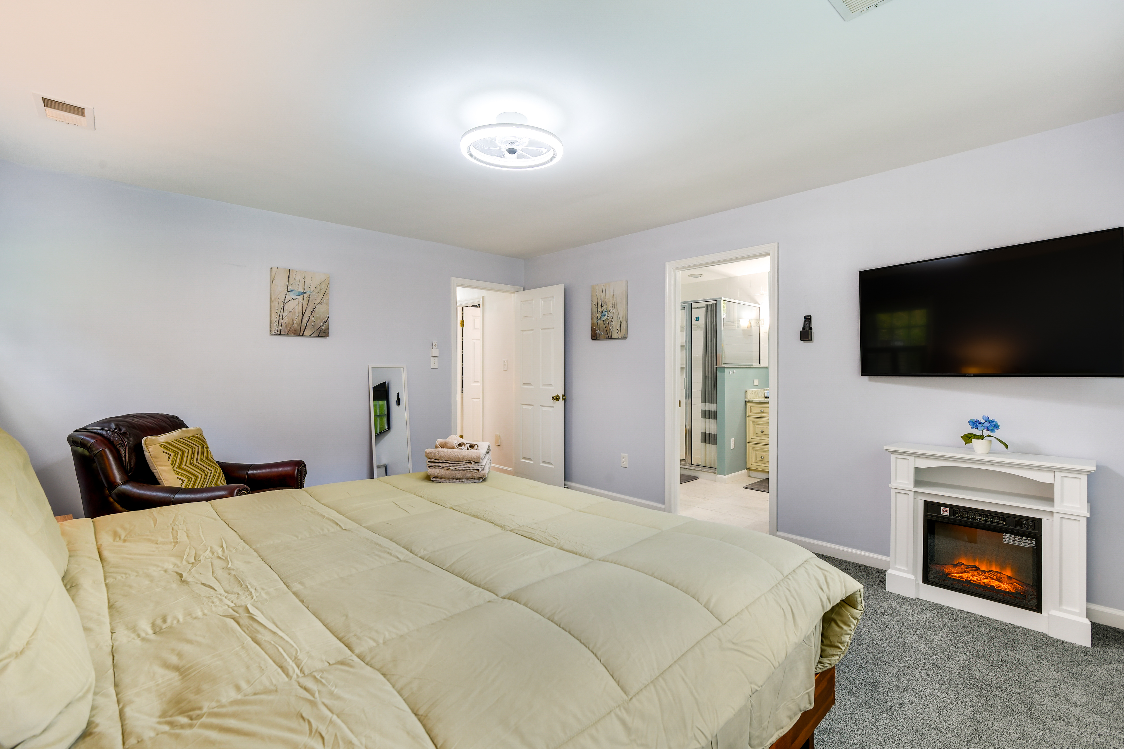 13 Mi to Annapolis: Dog-Friendly Home w/ Fire Pit!