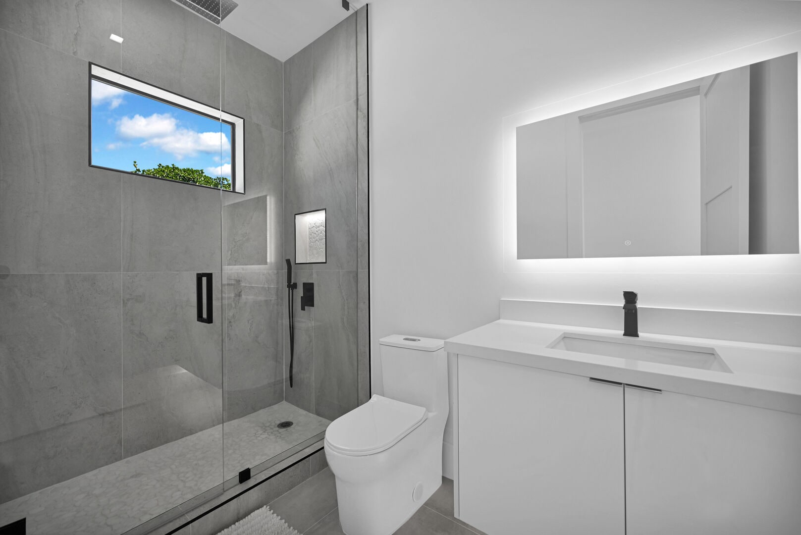 Guest bathroom
Ideally situated for bedrooms 2 & 3