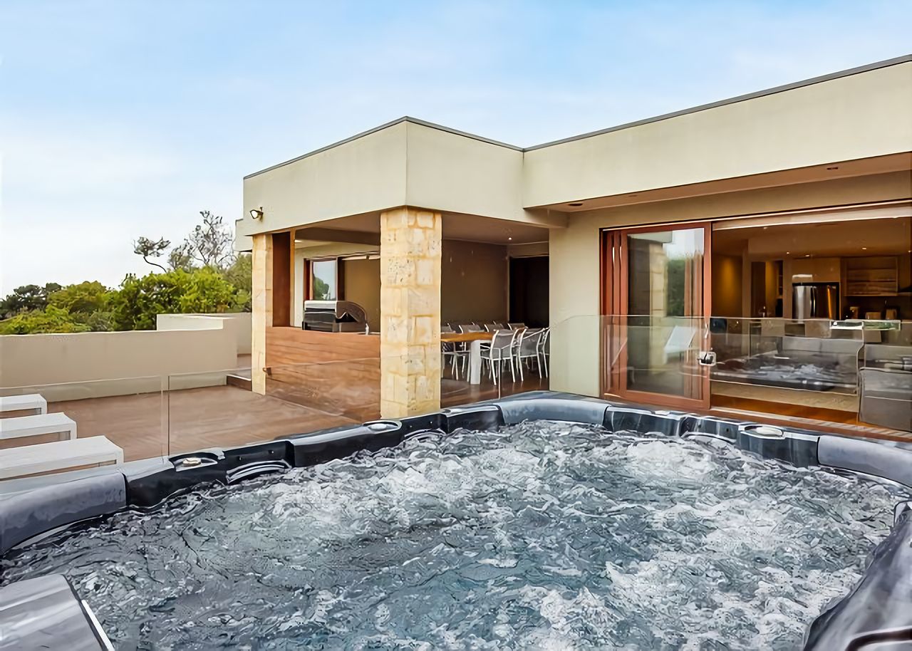 Property Image 1 - Stunning Home Alfresco Entertainment Jacuzzi