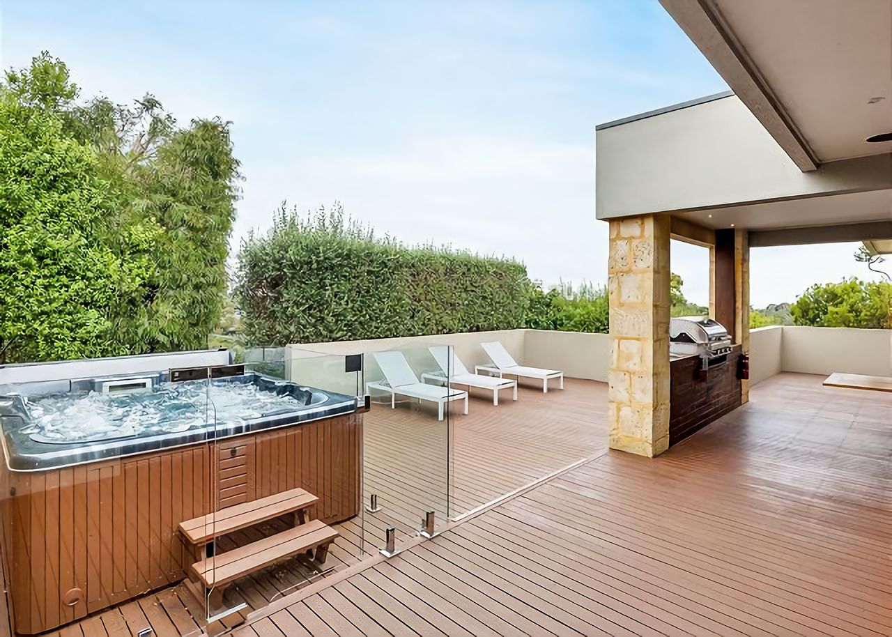 Property Image 2 - Stunning Home Alfresco Entertainment Jacuzzi