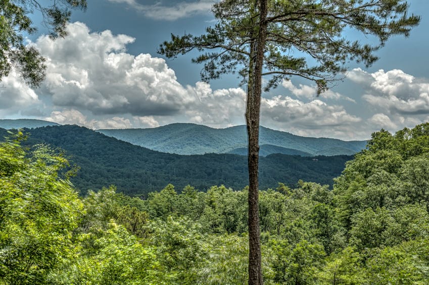 Property Image 2 - Glory Days Getaway - Mountain Views from every bedroom | Hot Tub | Pool Table | Fire Pit