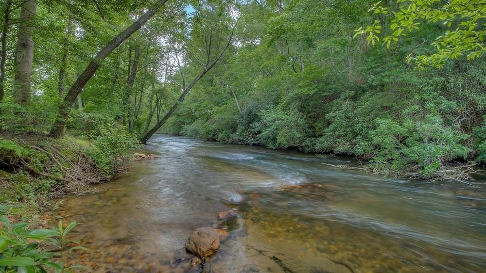 Property Image 2 - Noontootla Cottage- A trout fisherman’s paradise | Pet Friendly | Farmhouse cottage