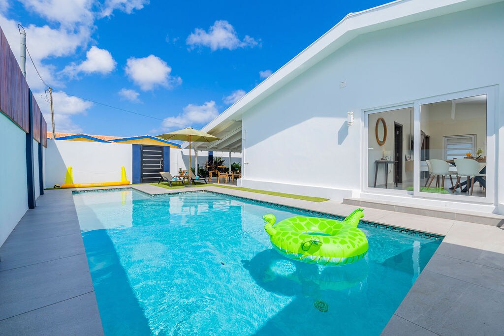 Property Image 1 - NEW Modern 3BR 3BA ~Private Pool ~CentrallyLocated