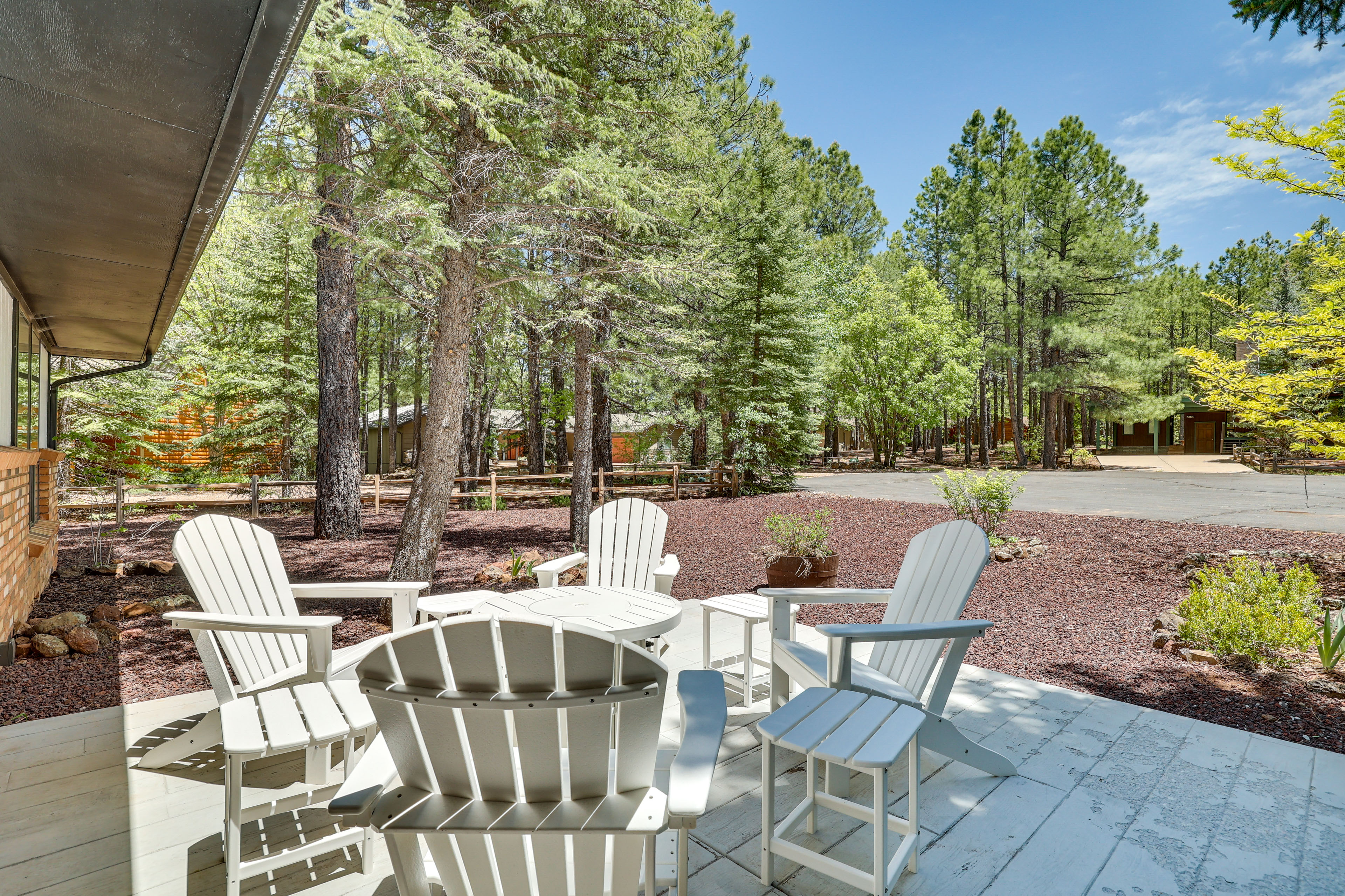 Luxe Pinetop Home w/ Game Room < 10 Mi to Lakes!