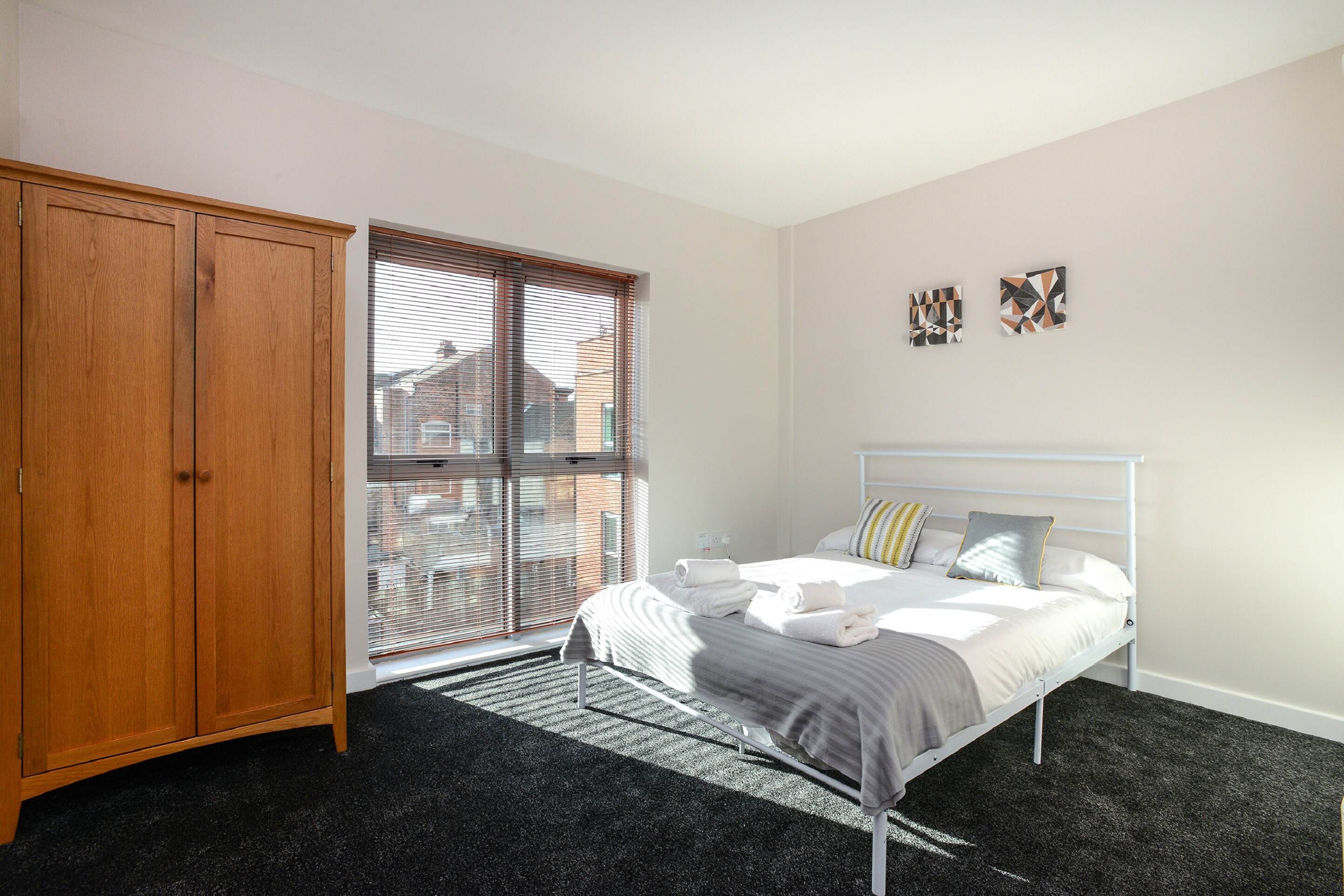 Property Image 2 - All the Home Comforts, Open & Inviting 2 bed Apt