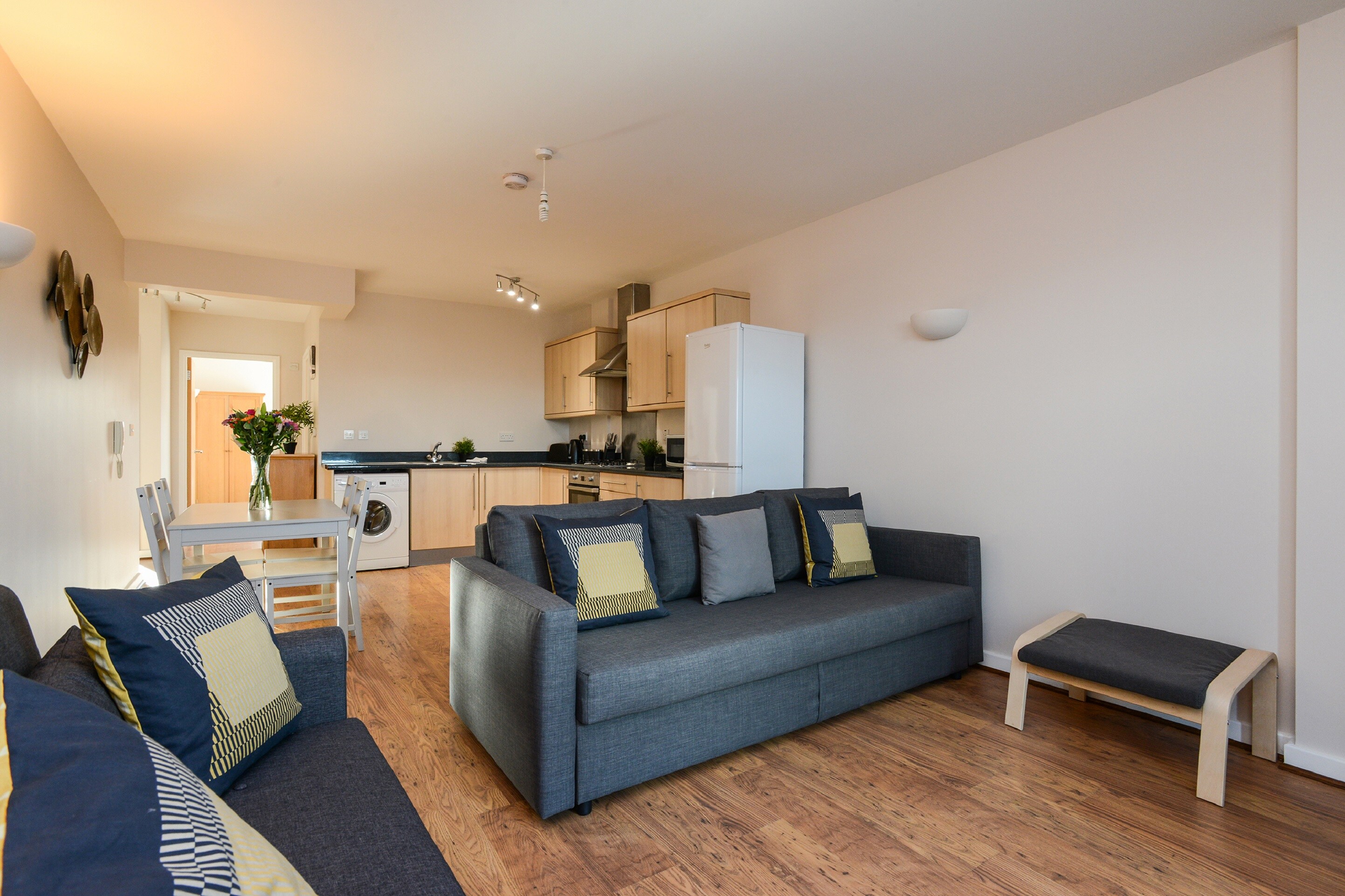 Property Image 1 - All the Home Comforts, Open & Inviting 2 bed Apt