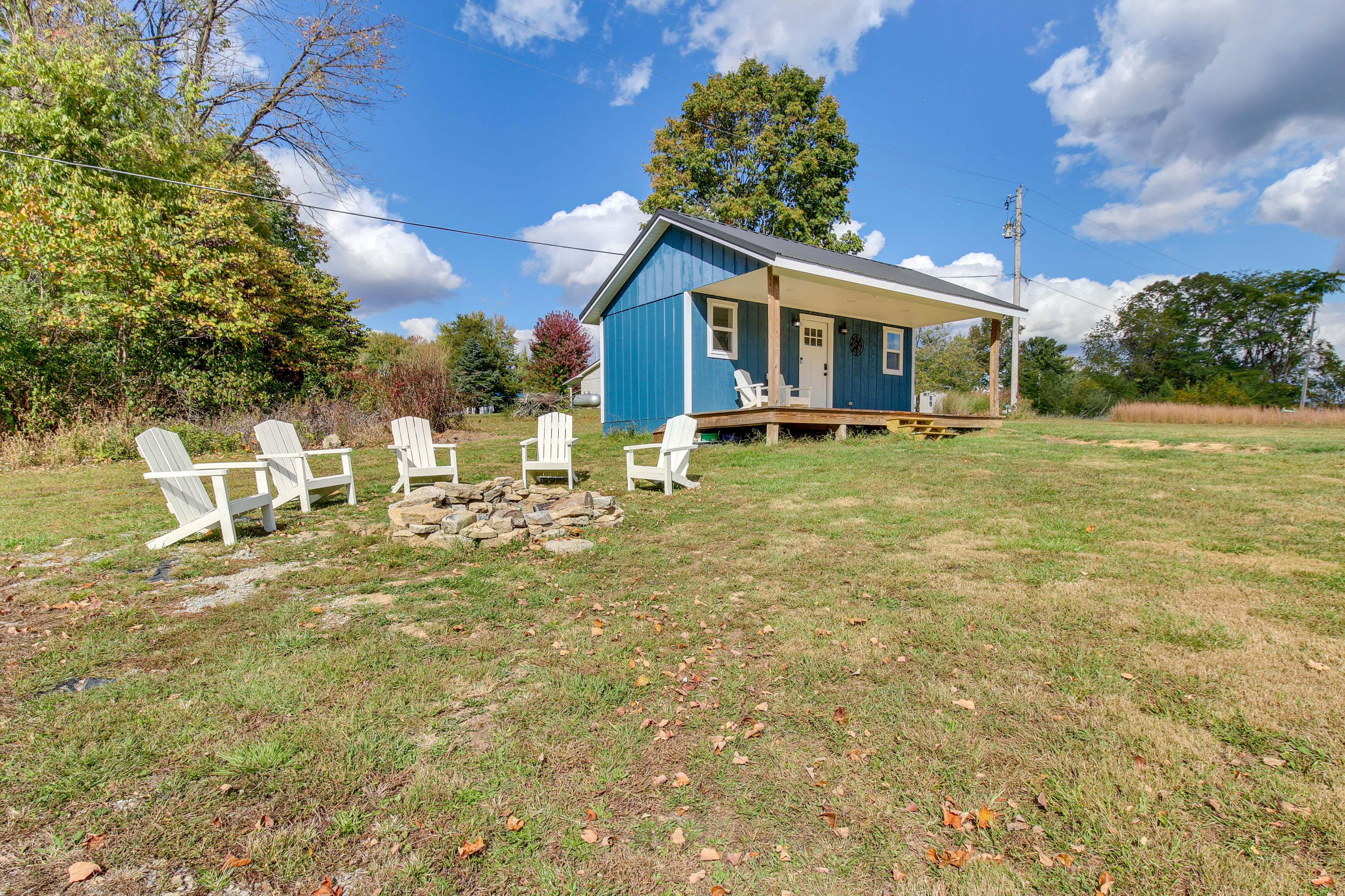 Hillsboro Hideaway w/ Private Hot Tub & Bunkhouse!