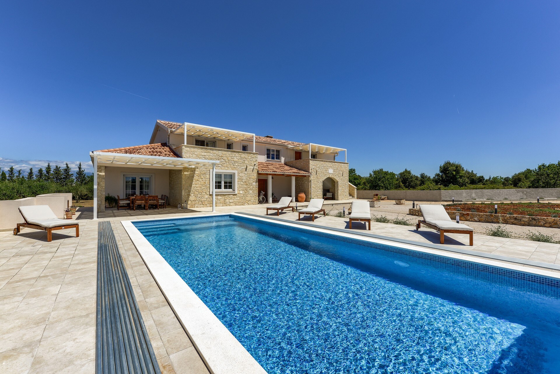 Property Image 1 - Villa Andamalu