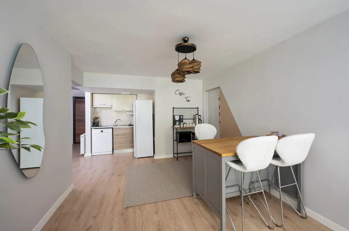 Gorgeous Bright New 2BD Central Home!. #212
