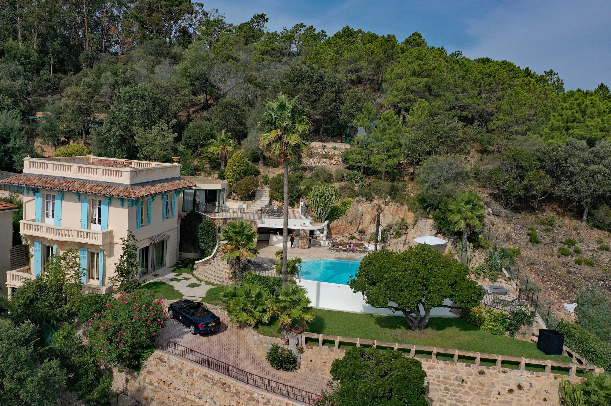 Property Image 1 - Villa Oneiro Infinity Pool and View on Cannes