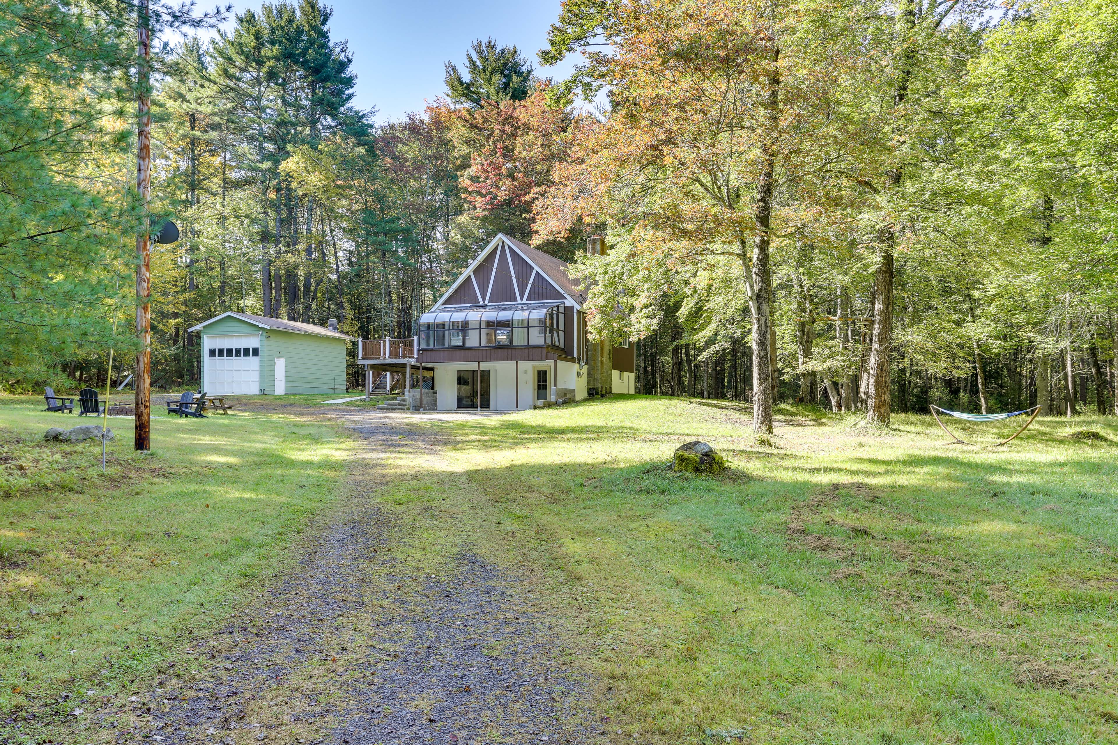 Glen Spey Cabin with Deck: 1 Mi to Mohican Lake!