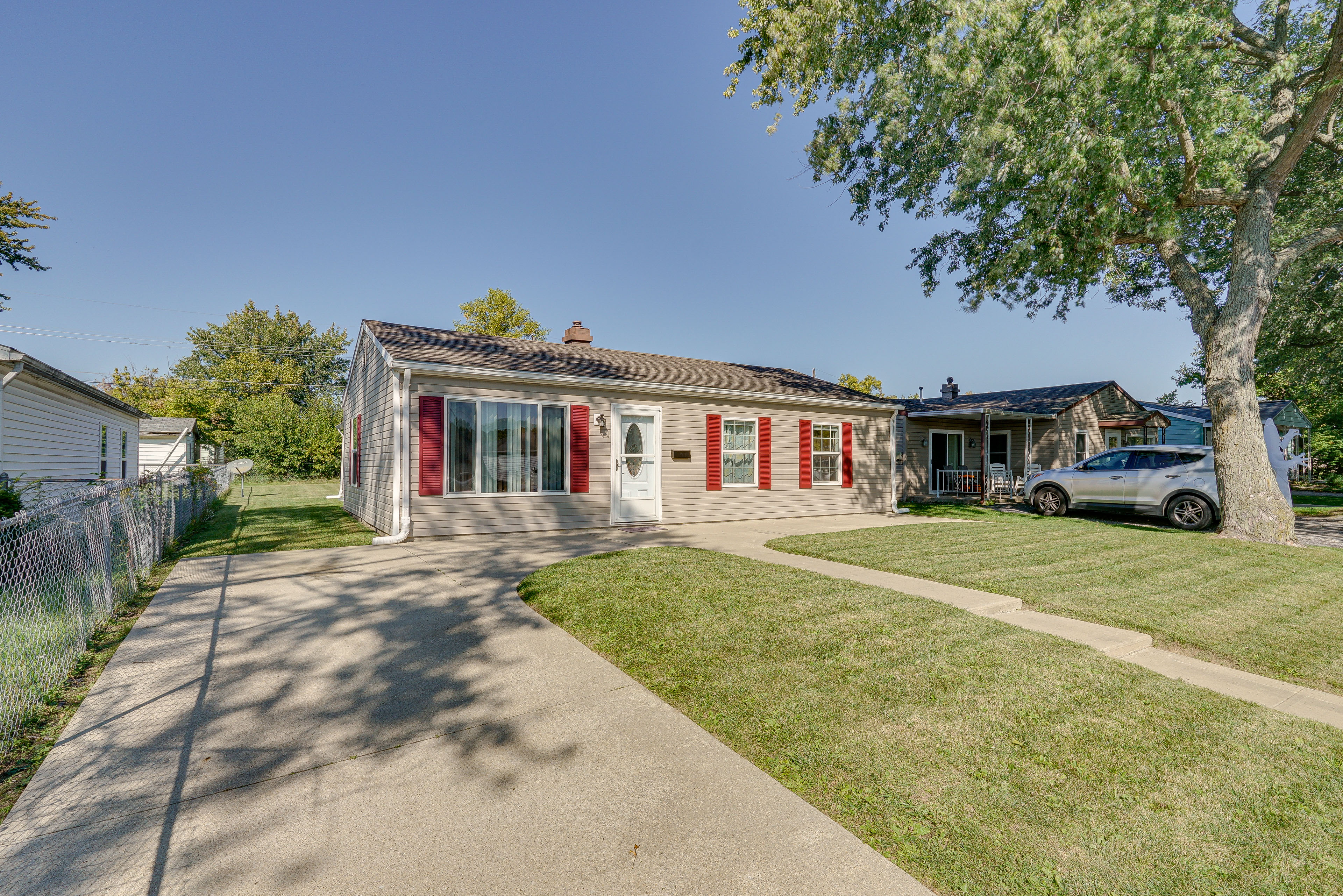 Cozy Indiana Home w/ Deck, Charcoal Grill & Yard!