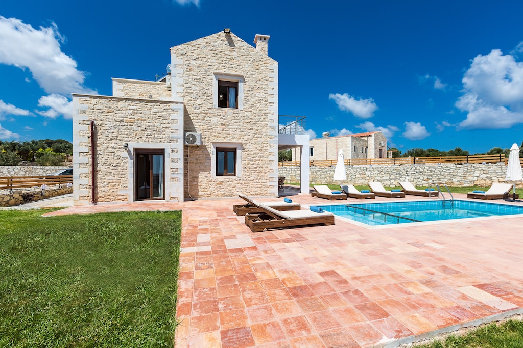 Flaunts exquisite interiors with an ethereal elegance & calm