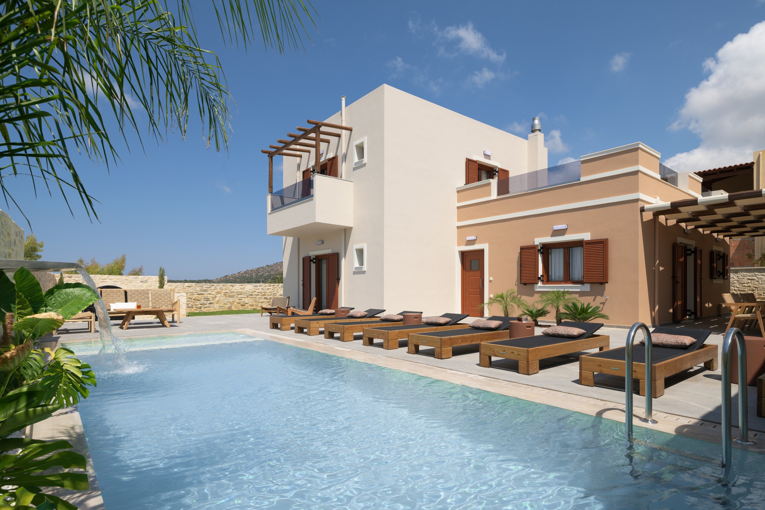 VillaJasmine provides an idyllic setting for luxury self-catering home breaks in Crete.