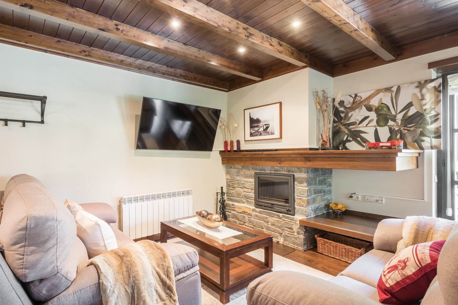 Property Image 2 - Molieres Apartment  3  bedrooms 8 people, in Baqueira, next to the ski chairlift at Val de Ruda buildings