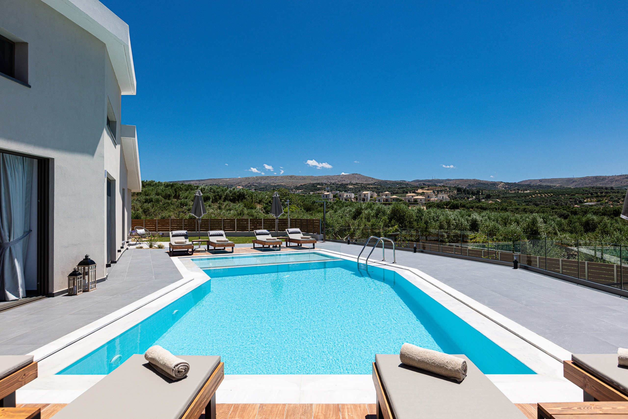 The amazing TreeTop Villa with a sensory driven design private pool