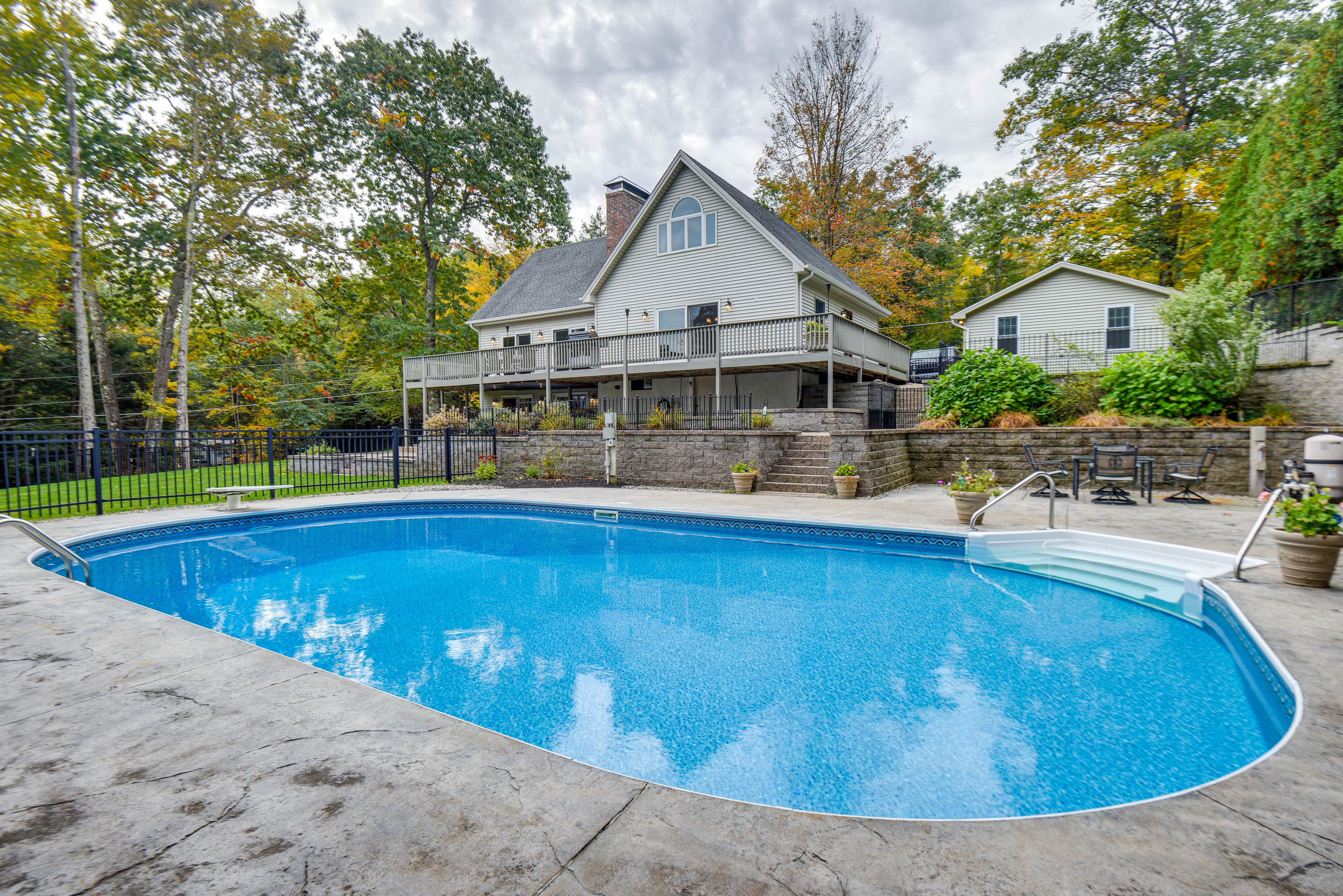 Milton Hidden Gem w/ Pool, Hot Tub & Fireplace! Home Rental in Milton