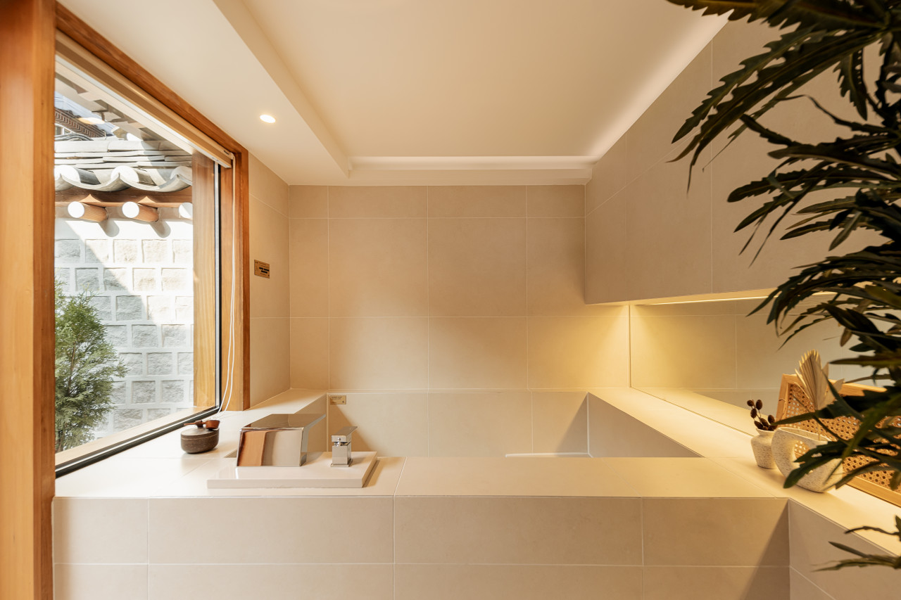 Property Image 1 - LUXURY HANOK WITH PRIVATE BATHTUB - SW12