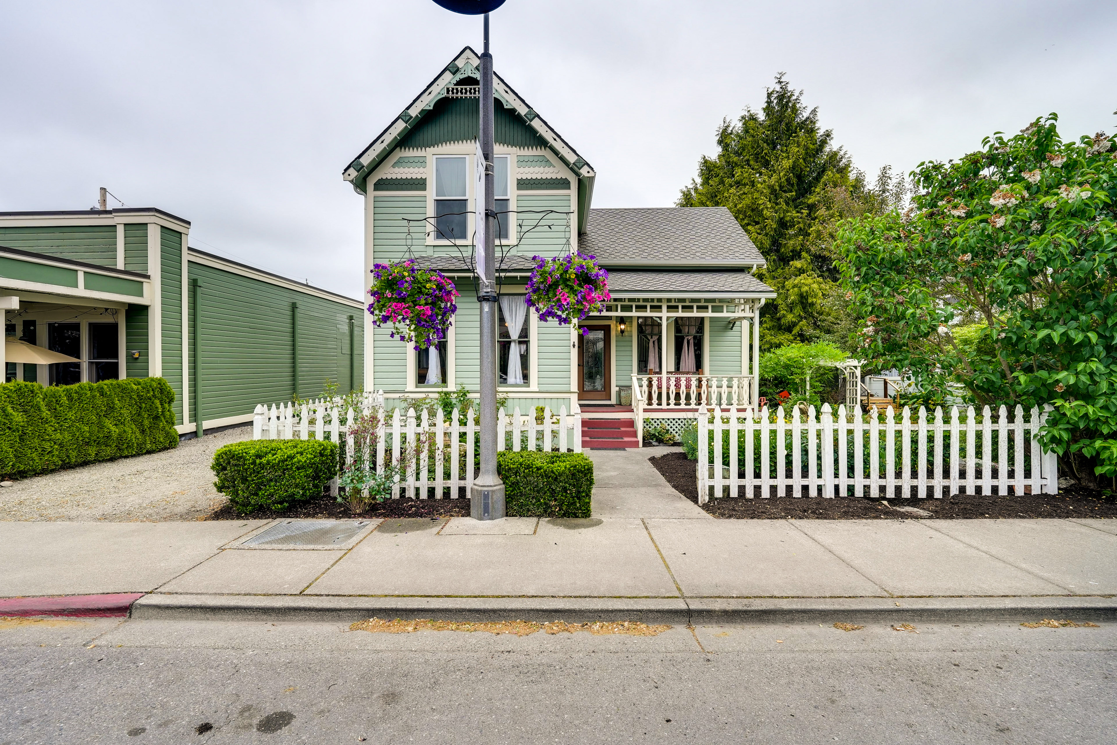 Property Image 2 - Charming La Conner Vacation Home w/ Fireplace!