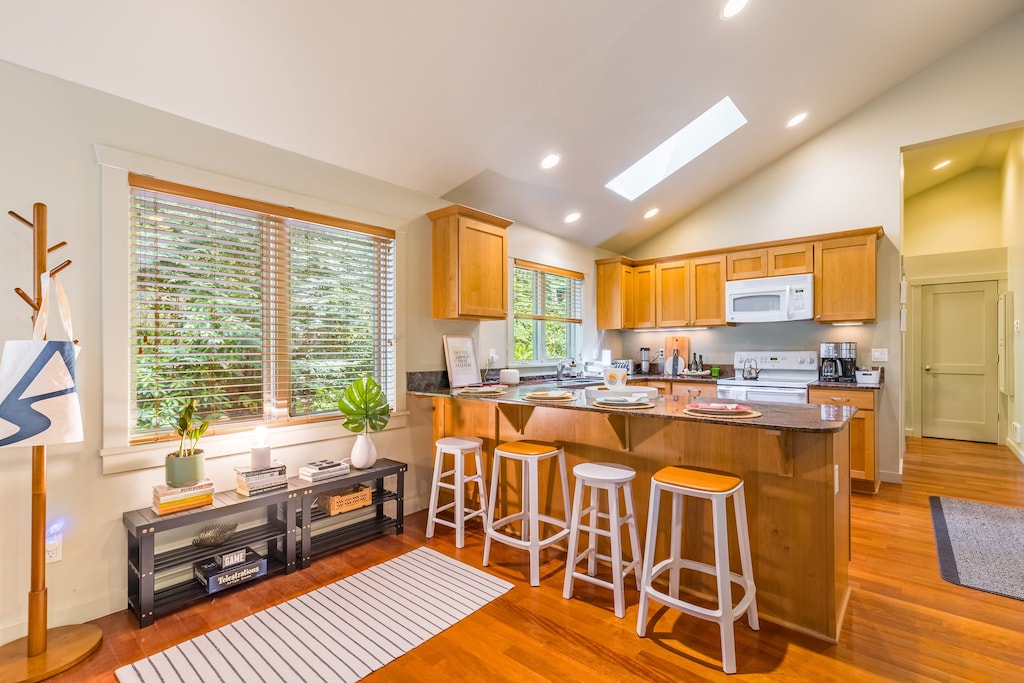 Breakfast nook at the kitchen.